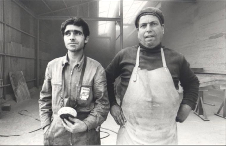 Travailleurs dans une usine de sablage