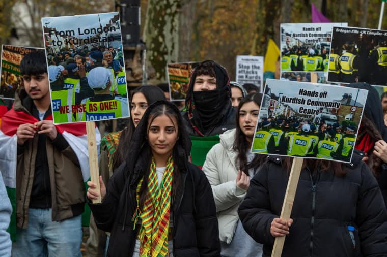 Les Kurdes ripostent pour mettre fin à la répression policière