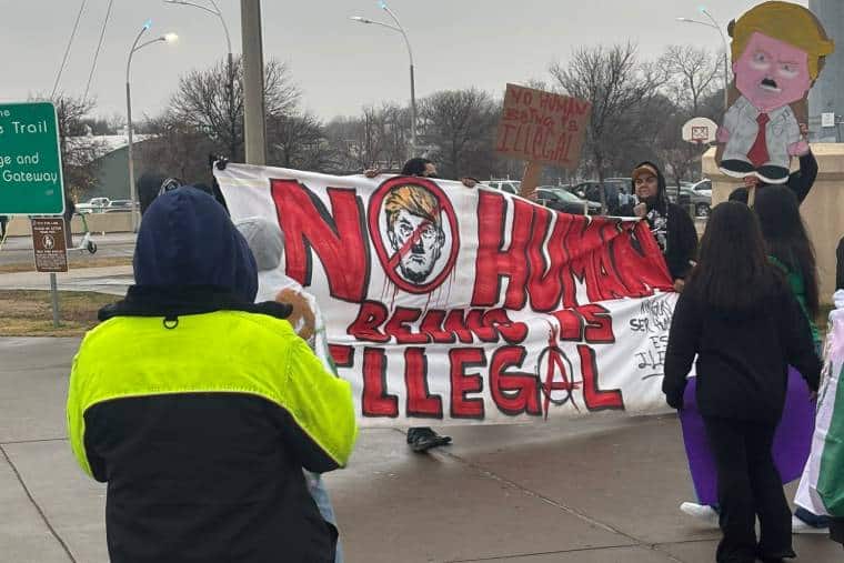 Les manifestations au Texas affrontent l'assaut anti-migrant de Trump