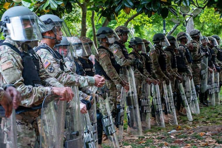 Trump dégénère la prise de contrôle de la Garde nationale de Washington DC