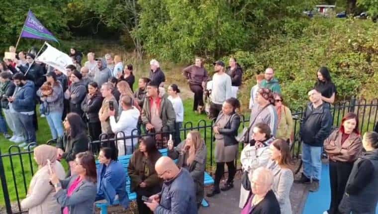 Les antiracistes de West Midlands se rassemblent après une attaque brutale contre une femme sikh