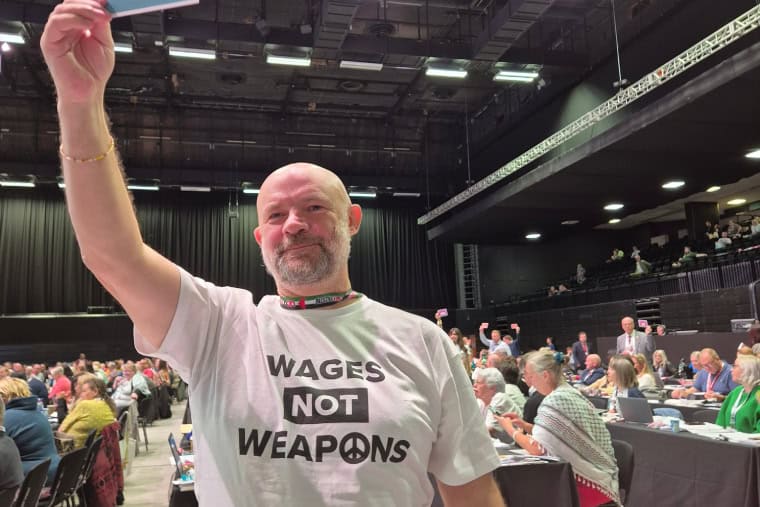 Les syndicats votent pour s'opposer aux plans de dépenses des armes du travail lors de la conférence TUC