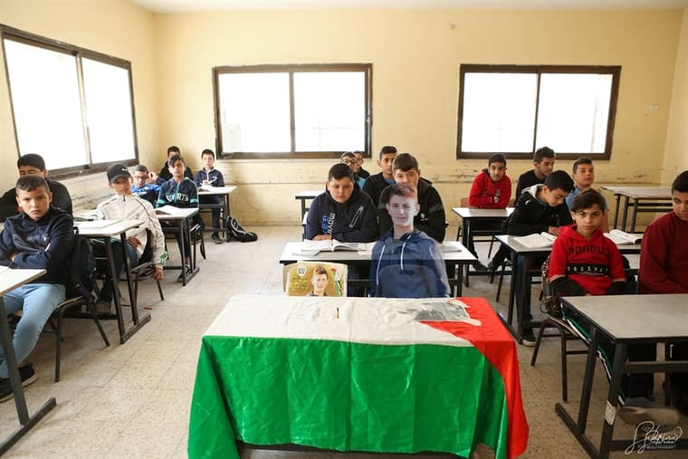 Le martyr Muhammad Shahada replacé dans sa classe (Photo : Sabrina Mukarker Zeidan)