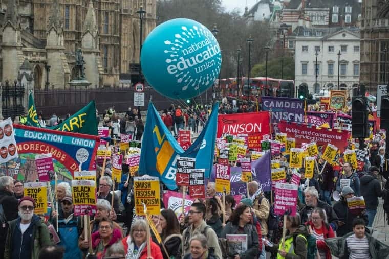 Des enseignants antiracistes contrent les mensonges de Farage