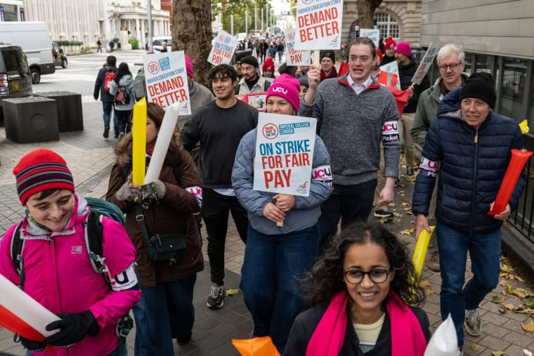 Travailleurs en grève à l’Imperial College de Londres (Photo : Guy Smallman)