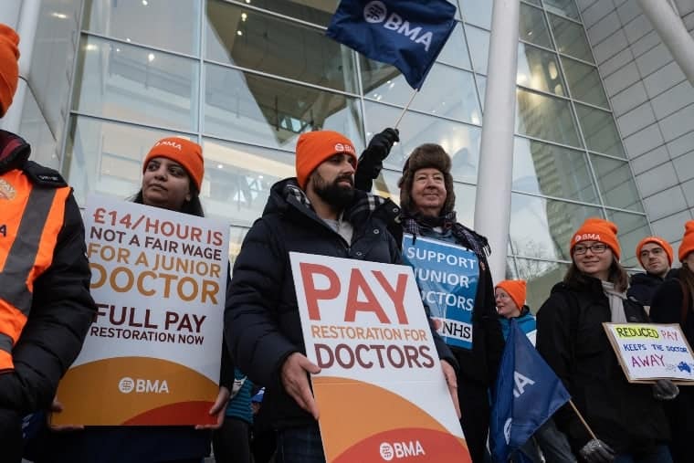 Lettres : Soutenez les médecins résidents, luttez pour le droit de grève