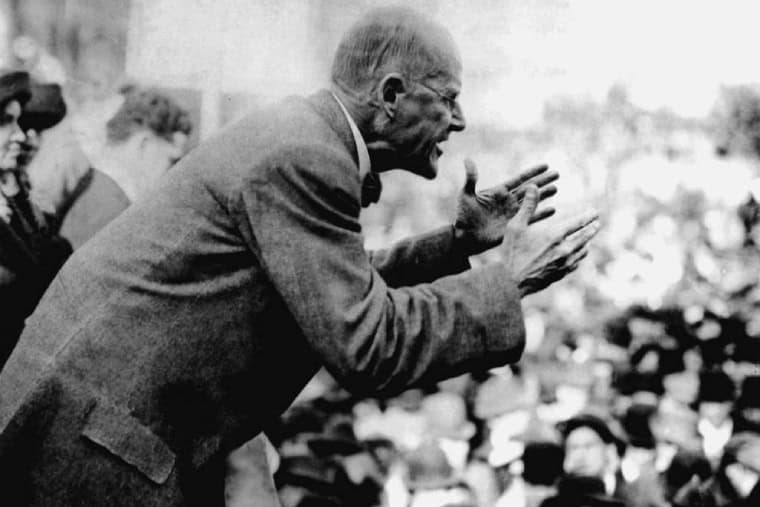 Eugene Debs s'adressant à une foule dans l'Ohio, 1918