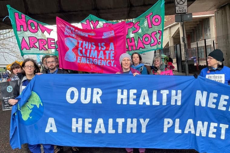 Des fascistes attaquent violemment des militants à Manchester