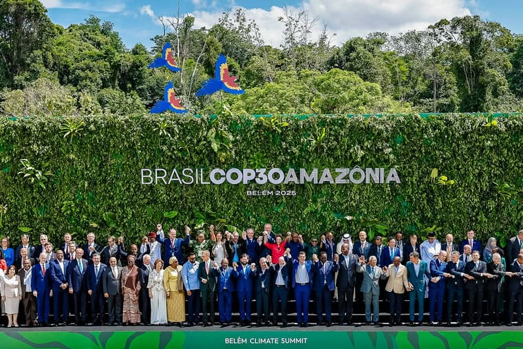 Des milliers de personnes manifestent au sommet de la Cop30