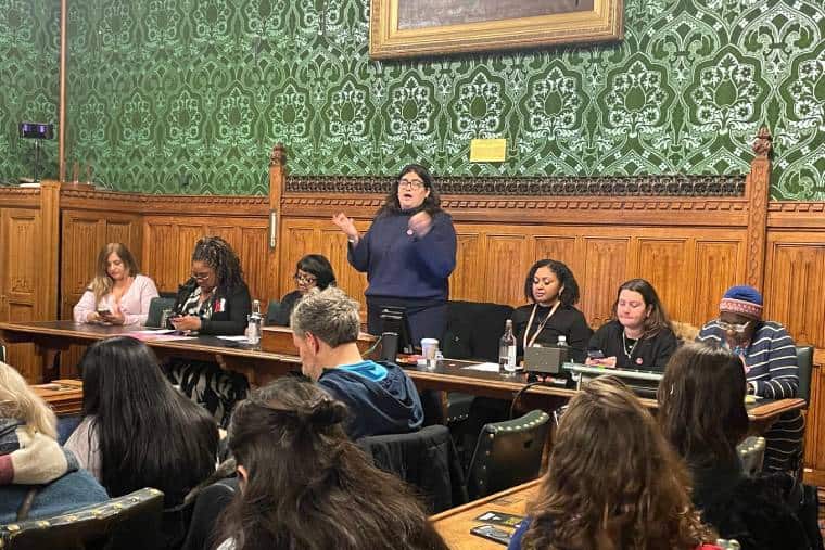 Les femmes contre l'extrême droite disent « Pas en notre nom »