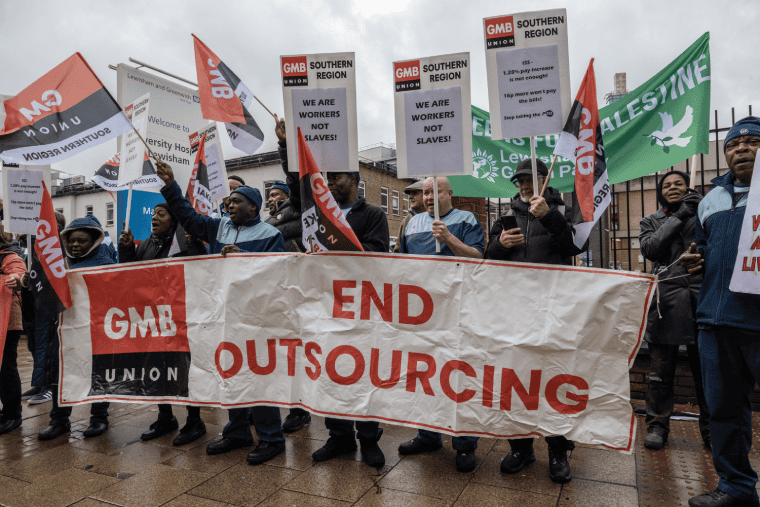 Les travailleurs du NHS en force dans le conflit de l’Est de Londres