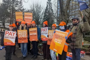 Médecins en grève à Hull (Photo : Paul Power)