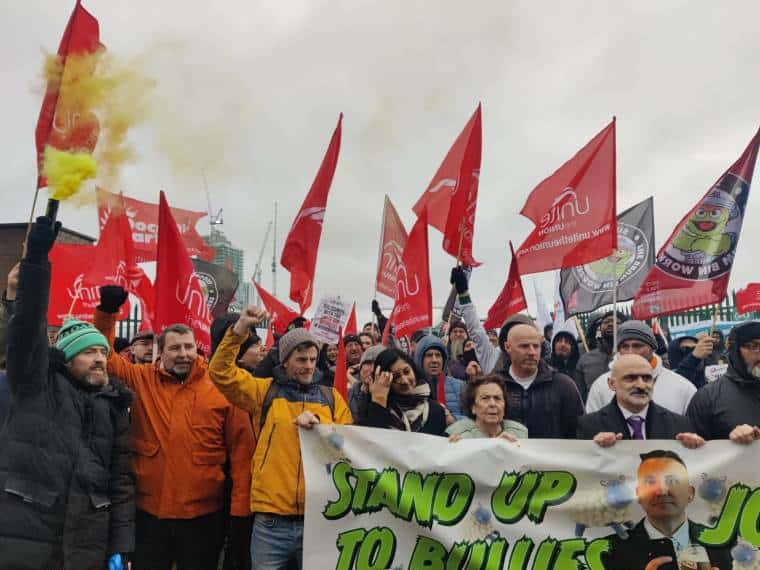 Les grévistes de Brum bin reprennent leur élan alors que les travailleurs intérimaires se joignent à l'action