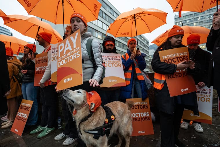 Les travaillistes accusent le froid d'être à l'origine de la crise du NHS, mais refusent d'injecter de l'argent