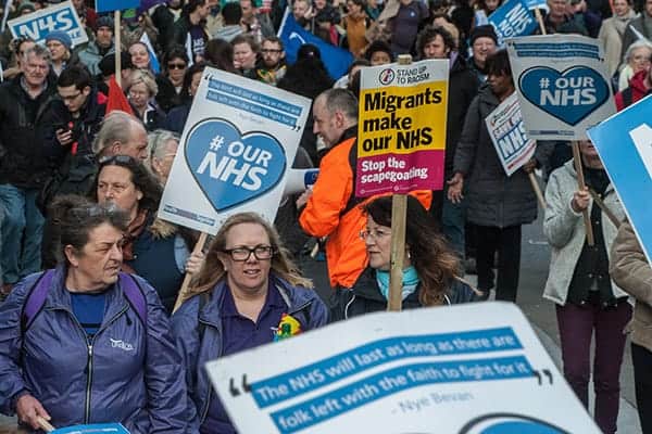 Les travailleurs du NHS s’expriment : Tory Harding veut un service de santé raciste
