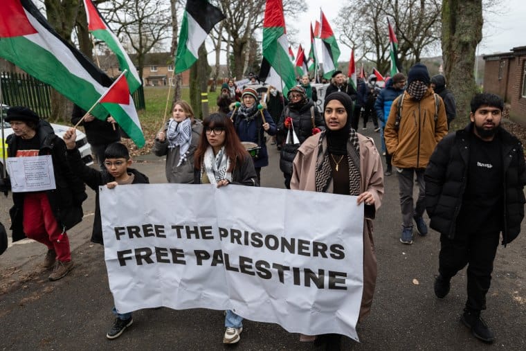 Des manifestants palestiniens se rassemblent pour soutenir la gréviste de la faim Heba Muraisi