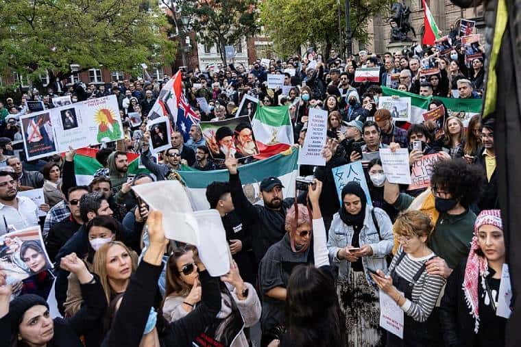 Les manifestations iraniennes défient la répression du régime