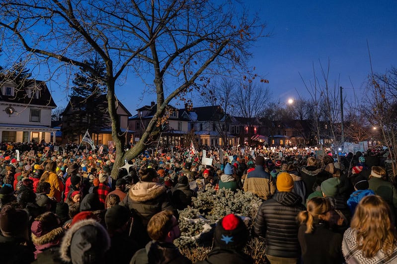 Vigil in south Minneapolis for Renee Good (Photo: flickr/Chad Davis)