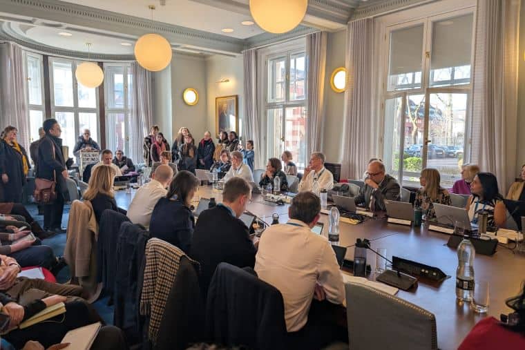 Les travailleurs migrants du NHS de Manchester luttent contre la menace d’expulsion