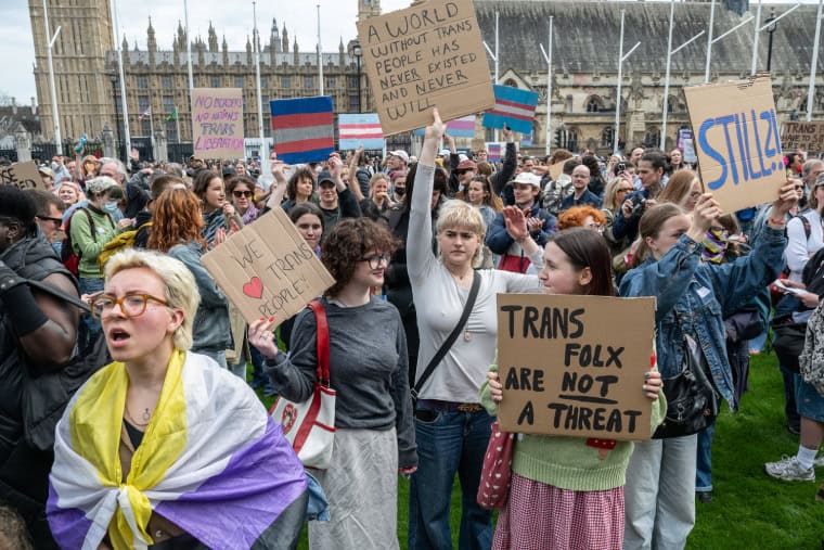 Lutte pour défendre les droits des trans+ sur les lieux de travail après la décision du tribunal