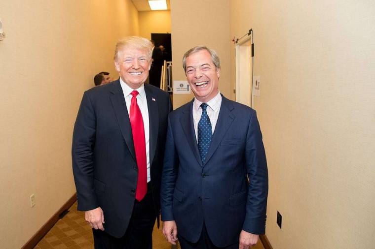 Pendez Nigel Farage à cause de ses liens avec Donald Trump