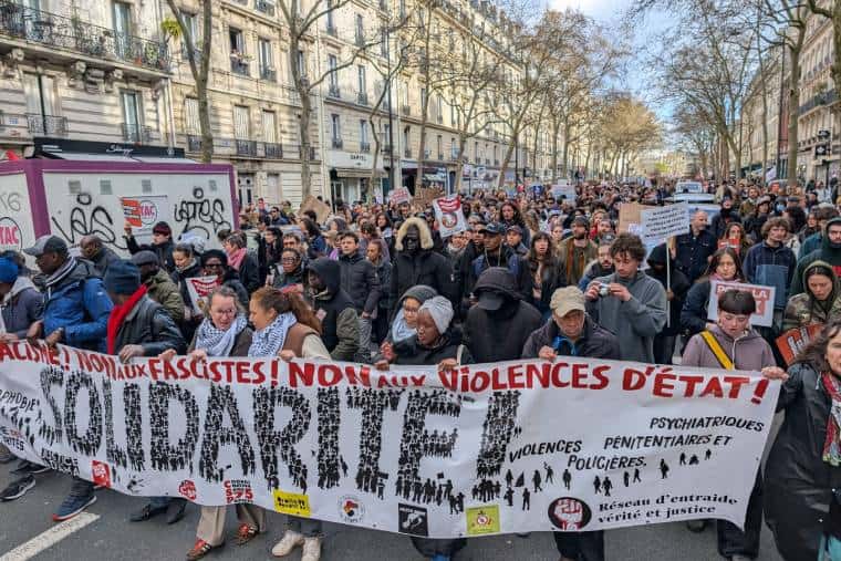 De Paris à Marseille : la France se mobilise contre le fascisme après les violences d’extrême droite