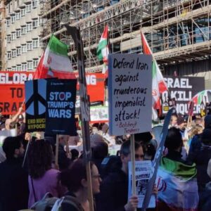 « Les États-Unis ne devraient pas faire la guerre à partir d'ici » : une manifestation à Londres demande d'arrêter de bombarder l'Iran