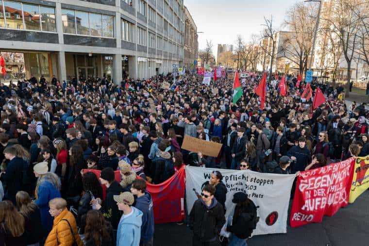 Les élèves allemands manifestent contre la guerre