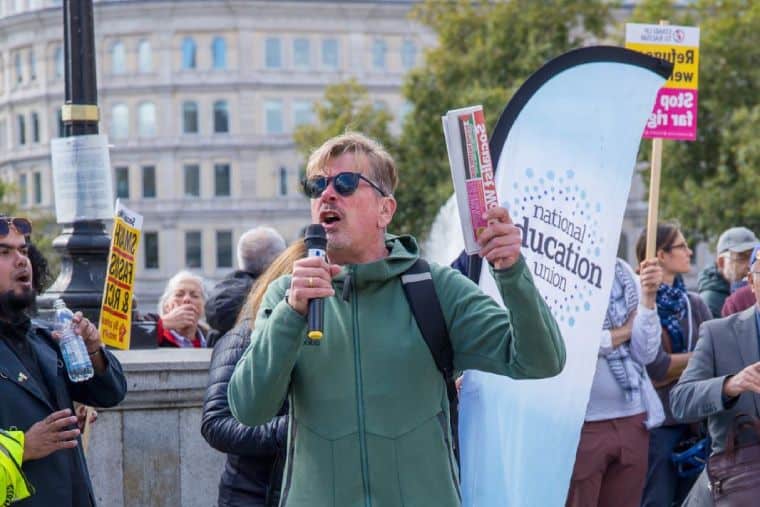 Les travailleurs de l’éducation se mobilisent contre l’extrême droite