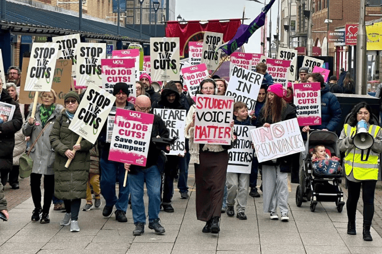 Tour d'horizon des universités : dans la lutte à l'Université d'Essex pour défendre l'emploi et l'éducation