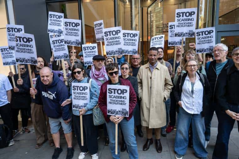 Les éducateurs de l’Est de Londres battent l’agence anti-grève