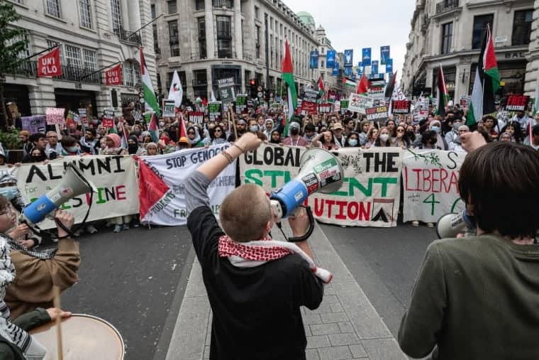 Les travaillistes exploitent une attaque antisémite pour cibler les musulmans et les manifestations en Palestine