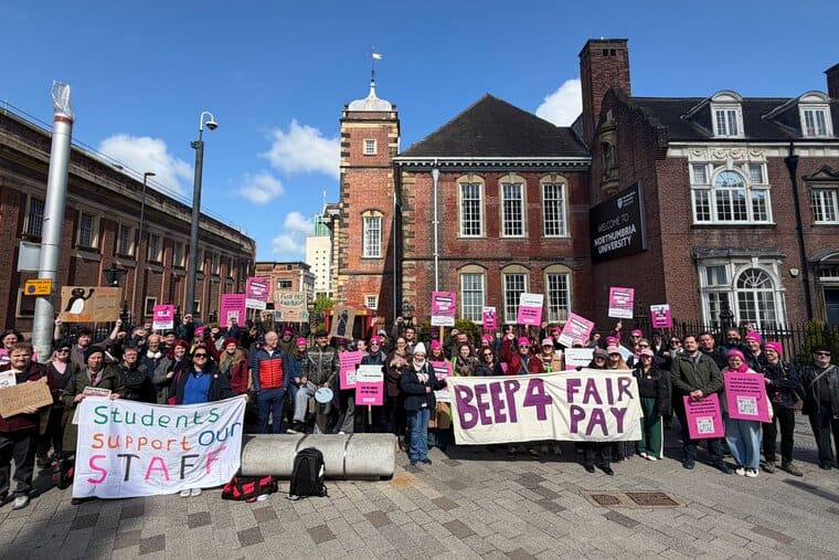 Université de Northumbria : « Les patrons le présentent comme un choix, mais c'est plutôt du chantage »