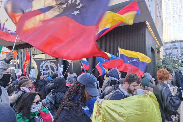 Le Venezuela est déchiré par le tremblement de terre qui fait 920 morts et 50 000 disparus