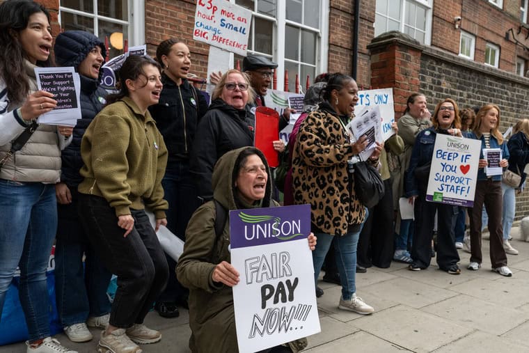 Les assistants d’enseignement à Londres mènent une bataille salariale cruciale