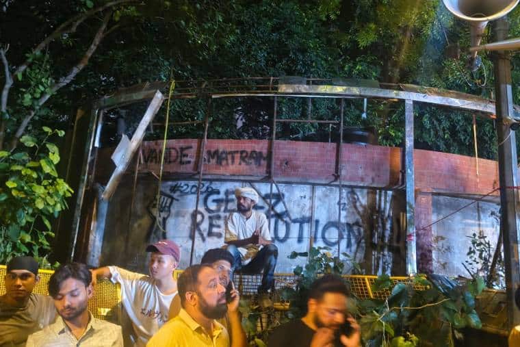 Révolution de la génération Z écrite sur un mur en Inde pendant la rébellion des cafards