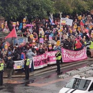 Les antiracistes noient l'extrême droite à Glasgow