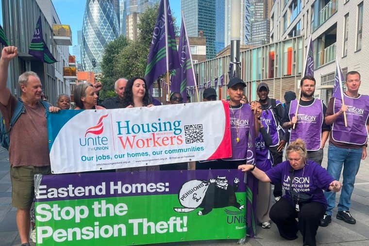 Les travailleurs d’East End Homes « ne reculent pas » dans la lutte contre le vol des retraites