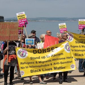 Opposons-nous aux projets du Parti travailliste de transformer les casernes militaires en camps de réfugiés