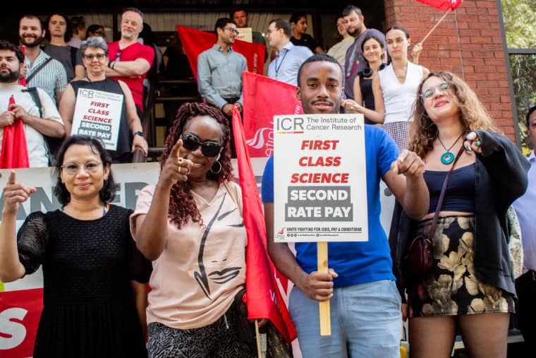 Strikers say ‘everyone needs decent wages and conditions’ (Photo: Dave Gilchrist)