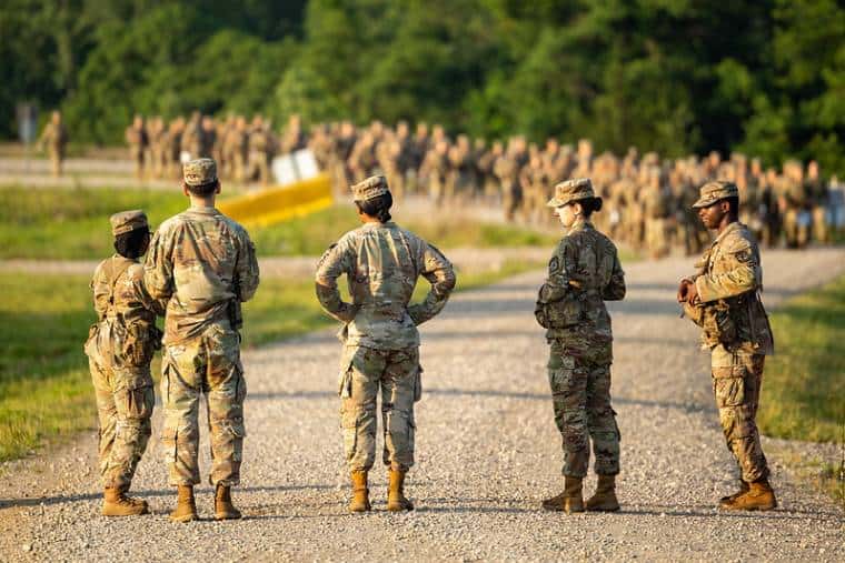Armée d'abus : des adolescentes violées et traitées comme des « morceaux de viande »