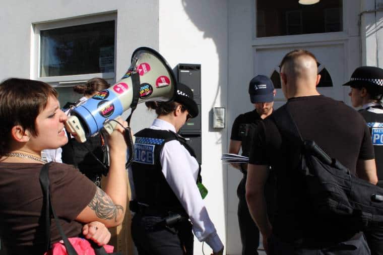 Les antiracistes chassent l’extrême droite Restore Britain des rues de Londres