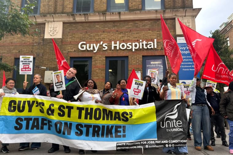 Ligne de piquetage à l'hôpital St Guy jeudi matin dans le cadre d'un conflit sur le reclassement