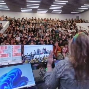 Rebelle face au projet des patrons de sabrer les universités