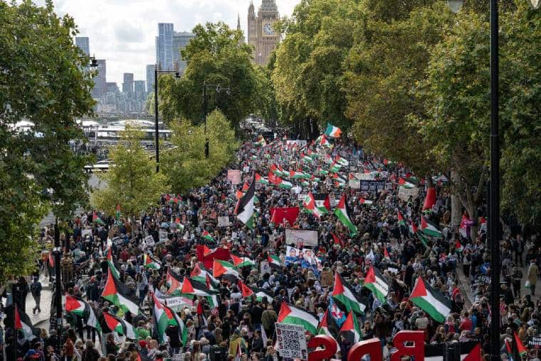 Des centaines de milliers de personnes ont défilé pour la Palestine le 10 octobre 2026 (Photo : Guy Smallman)