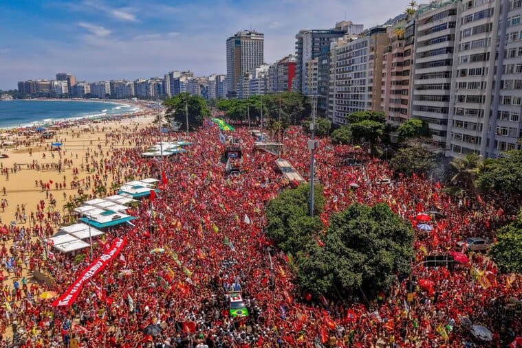Thousands flood the streets of Sao Paulo celebrating victory (Photo: ptbrasil/X)