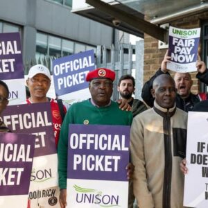 Ces agents de la circulation bloquent la voie à l'externalisation