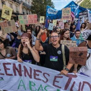La France en flammes : est-ce notre 1968 ?