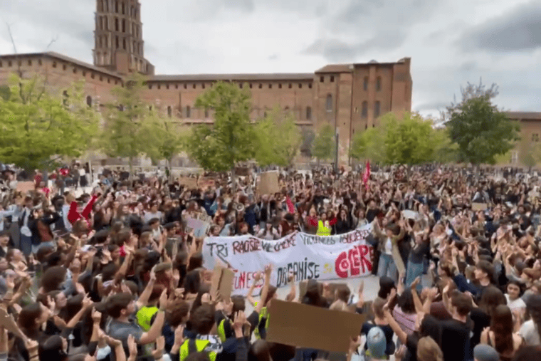 Over 1,500 students blockaded Saint-Sernin secondary school in Toulouse on Thursday