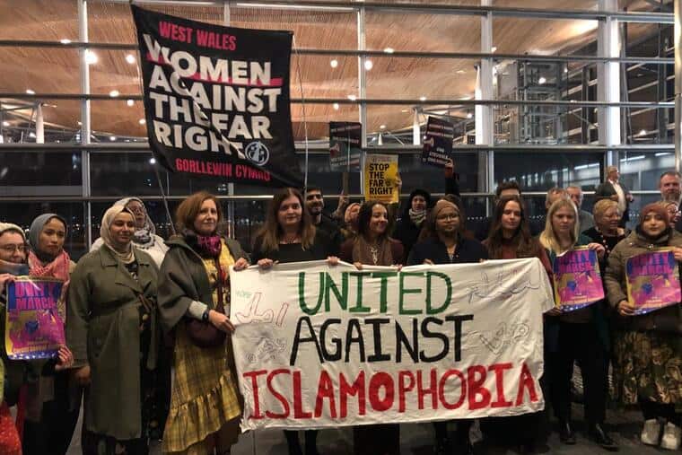Debout contre le racisme, les femmes contre l'extrême droite et d'autres manifestants mercredi